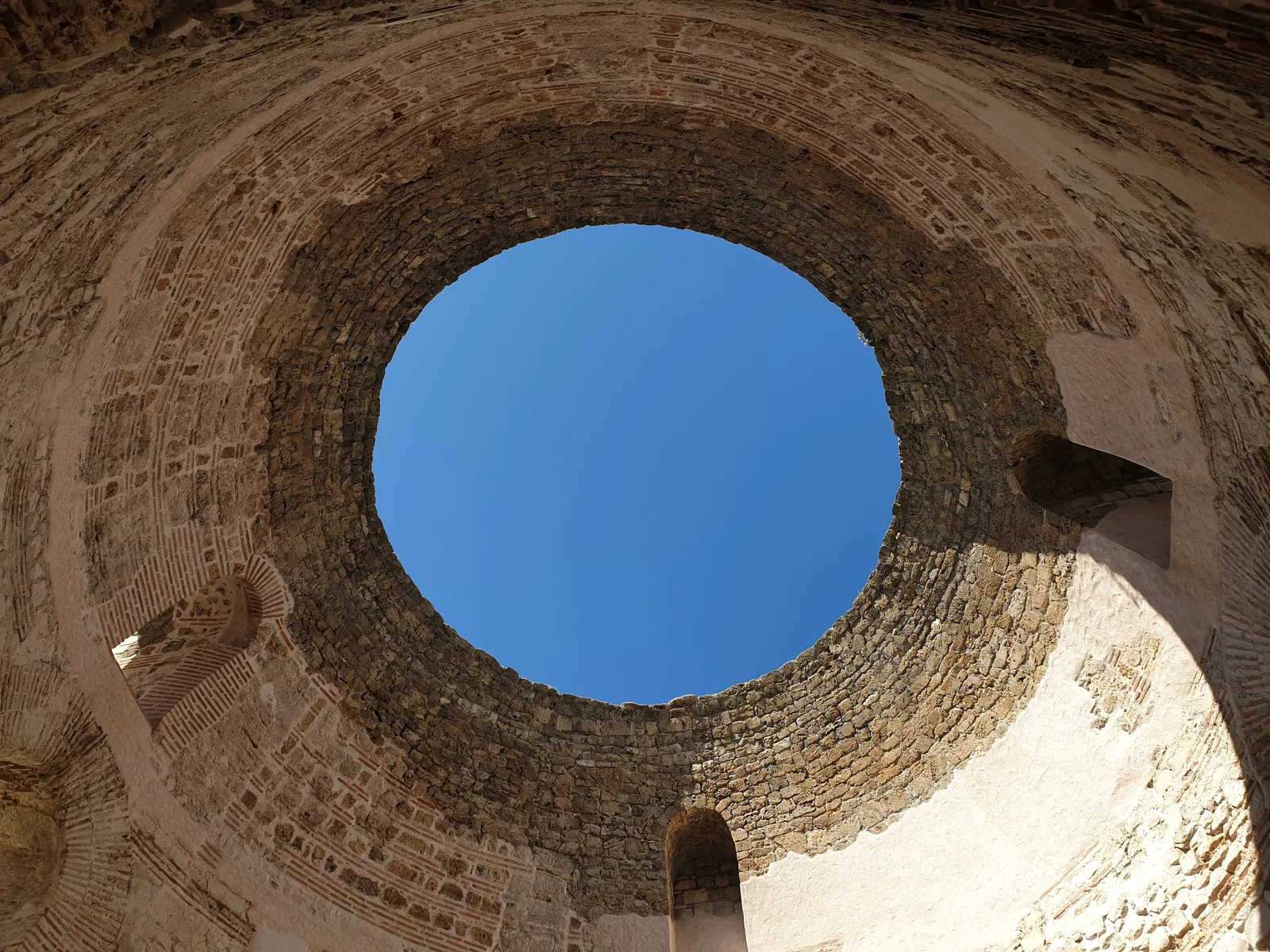 Looking up through the open oculus of the Vestibule in Diocletian's Palace